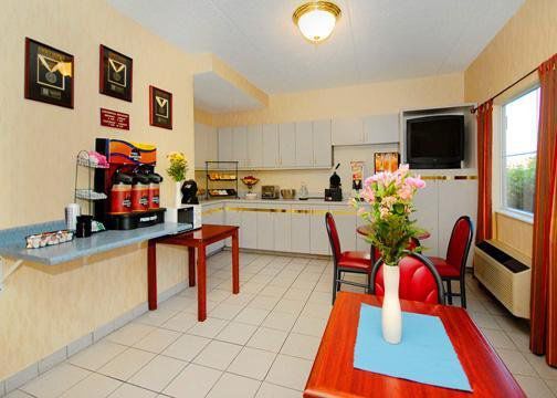 Holiday Inn Express - Indiana By Ihg Ресторан фото